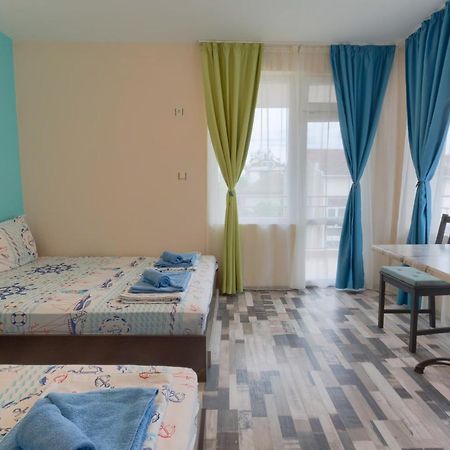 Kazlarov Guest House Китен Екстер'єр фото