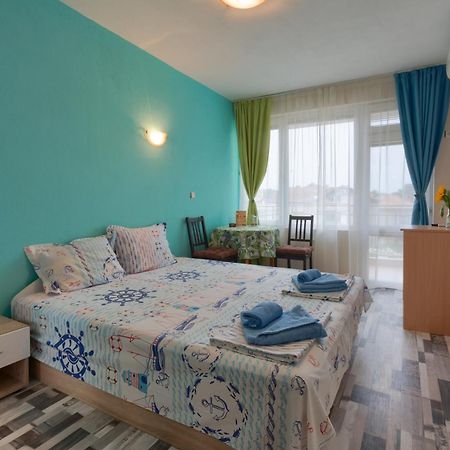 Kazlarov Guest House Китен Екстер'єр фото
