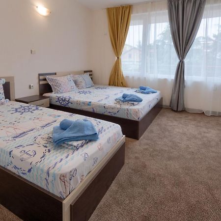 Kazlarov Guest House Китен Екстер'єр фото