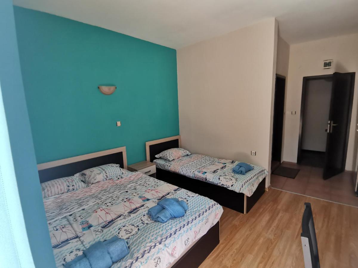 Kazlarov Guest House Китен Екстер'єр фото