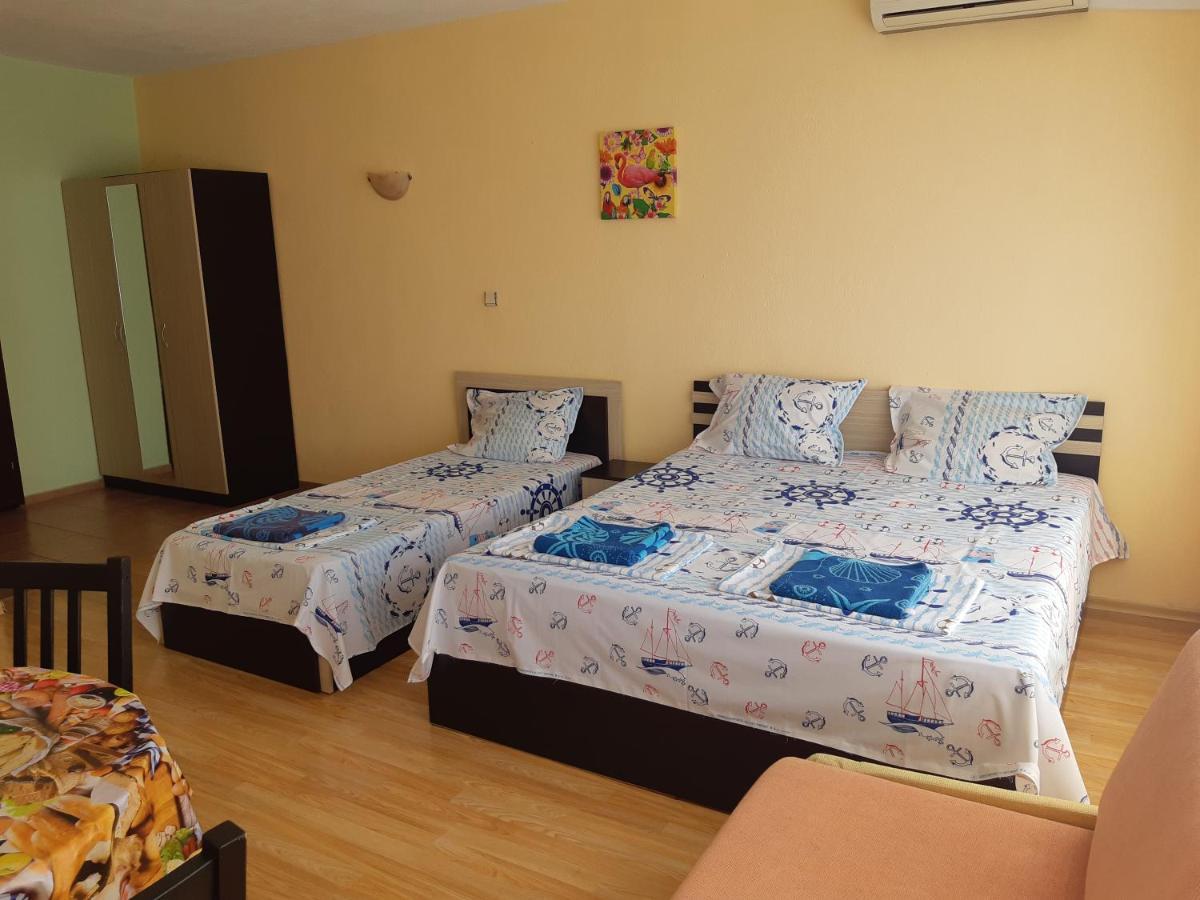 Kazlarov Guest House Китен Екстер'єр фото