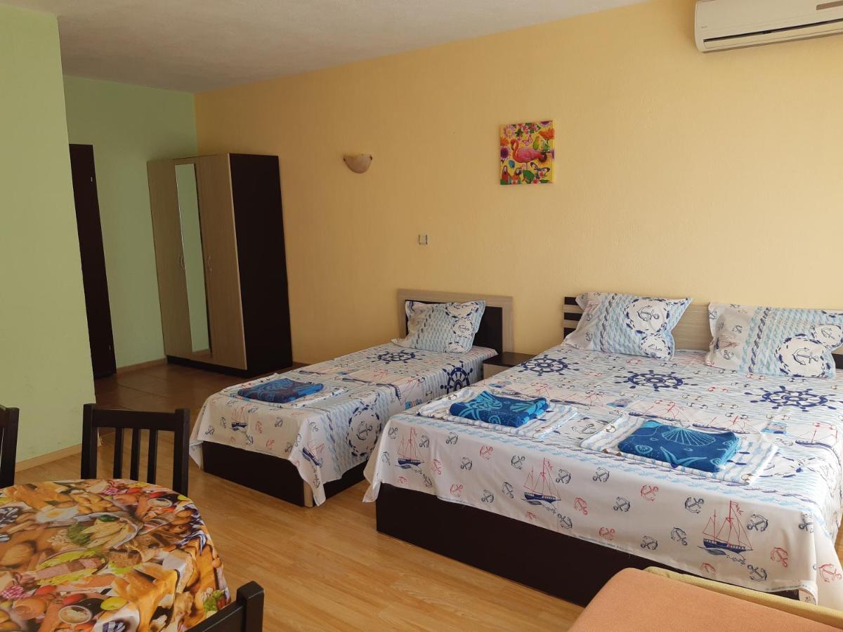 Kazlarov Guest House Китен Екстер'єр фото