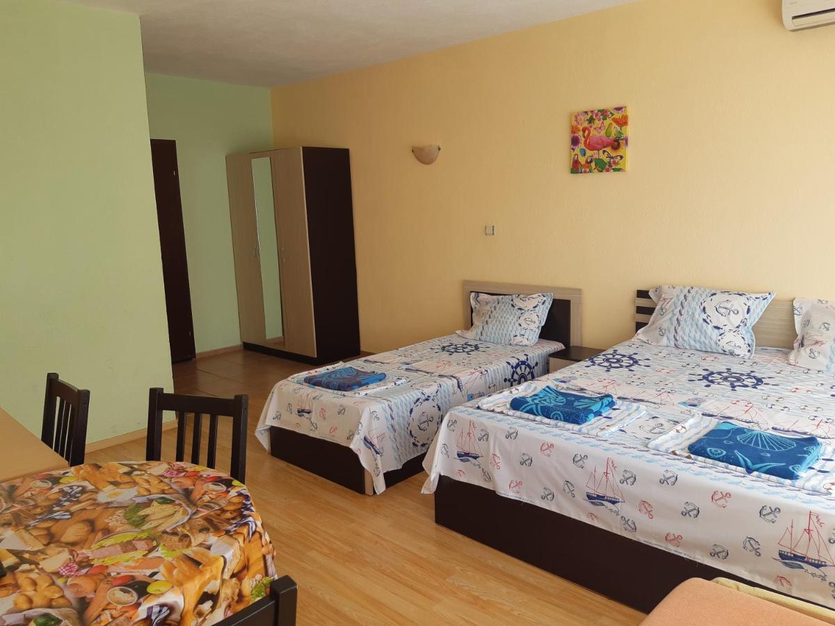 Kazlarov Guest House Китен Екстер'єр фото