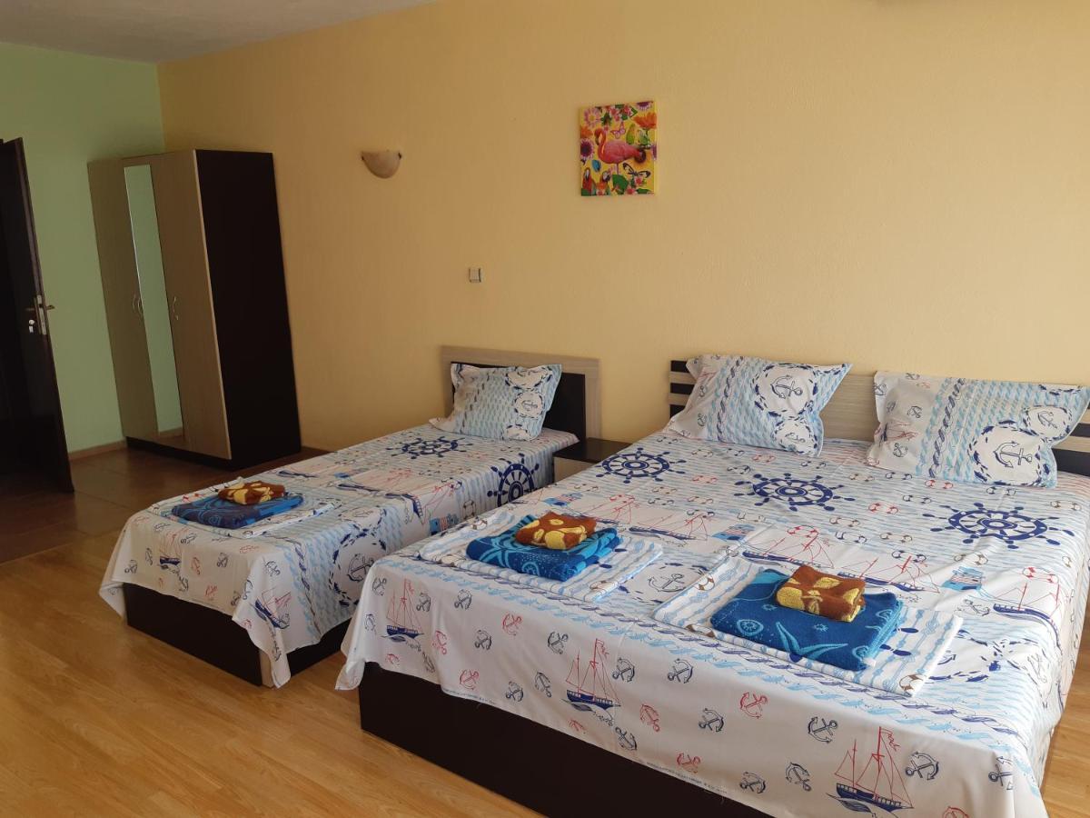 Kazlarov Guest House Китен Екстер'єр фото