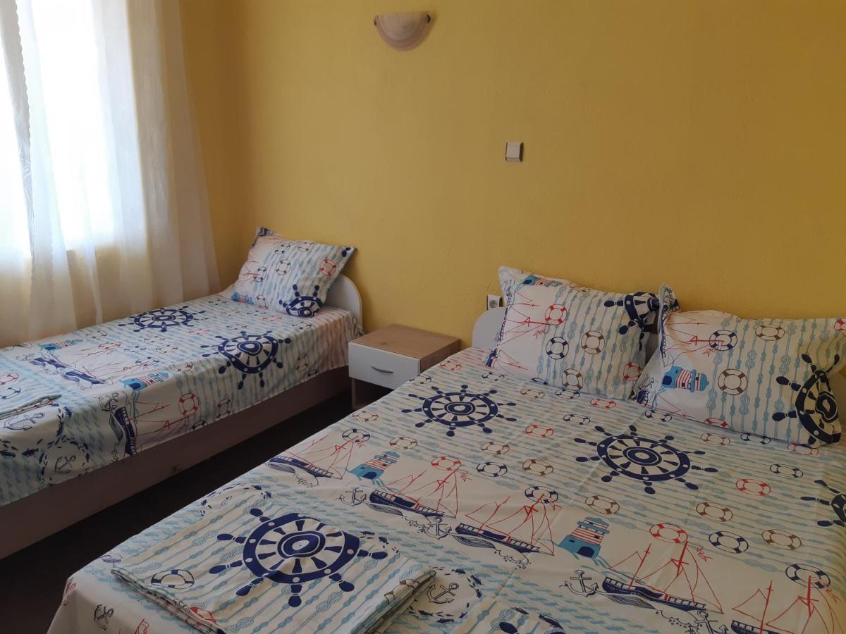 Kazlarov Guest House Китен Екстер'єр фото
