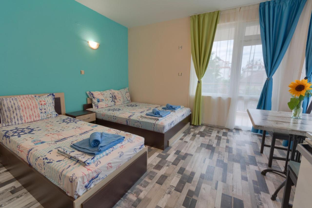 Kazlarov Guest House Китен Екстер'єр фото