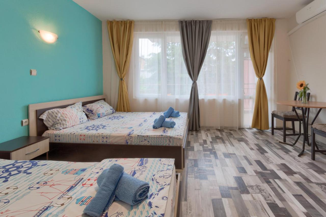 Kazlarov Guest House Китен Екстер'єр фото