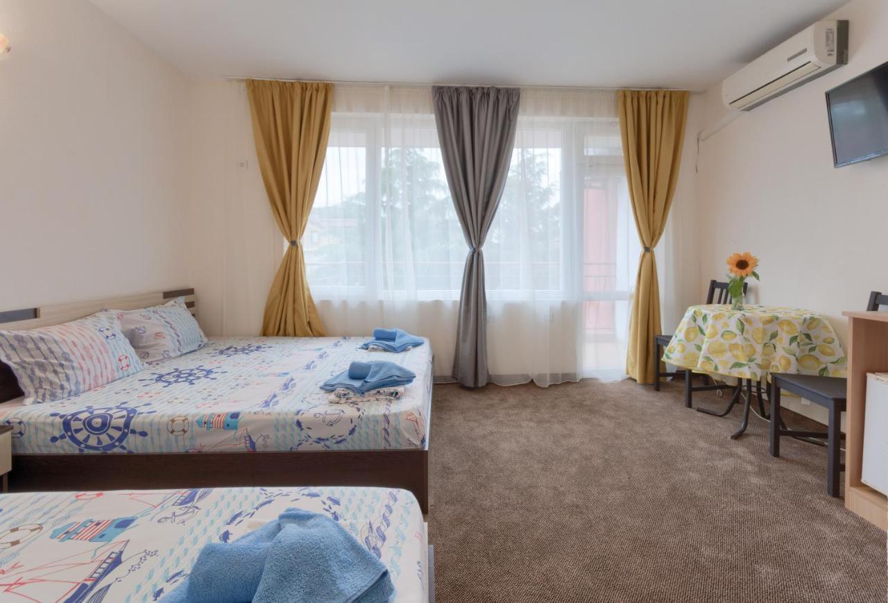 Kazlarov Guest House Китен Екстер'єр фото
