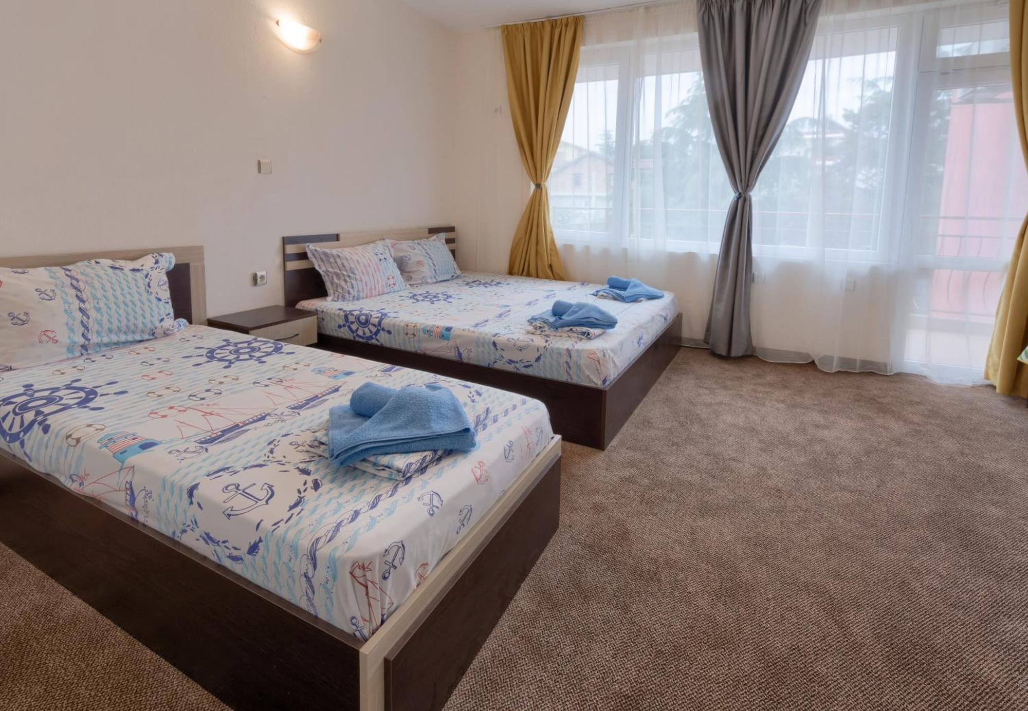 Kazlarov Guest House Китен Екстер'єр фото