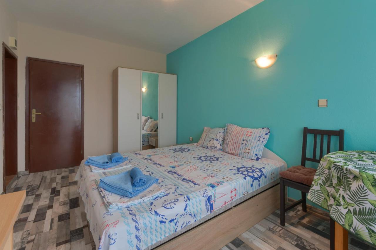 Kazlarov Guest House Китен Екстер'єр фото