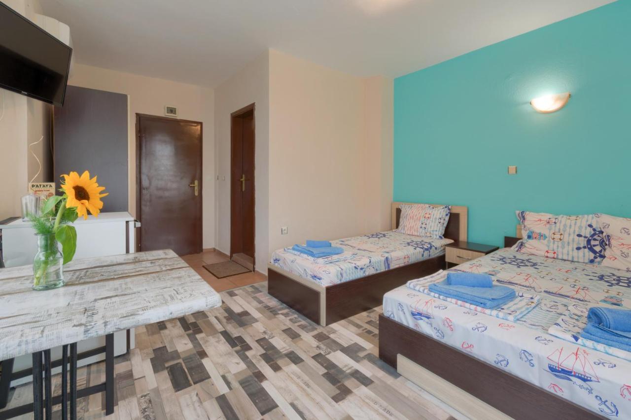 Kazlarov Guest House Китен Екстер'єр фото