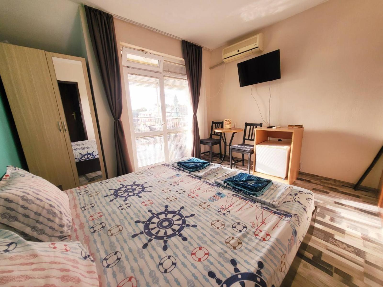 Kazlarov Guest House Китен Екстер'єр фото