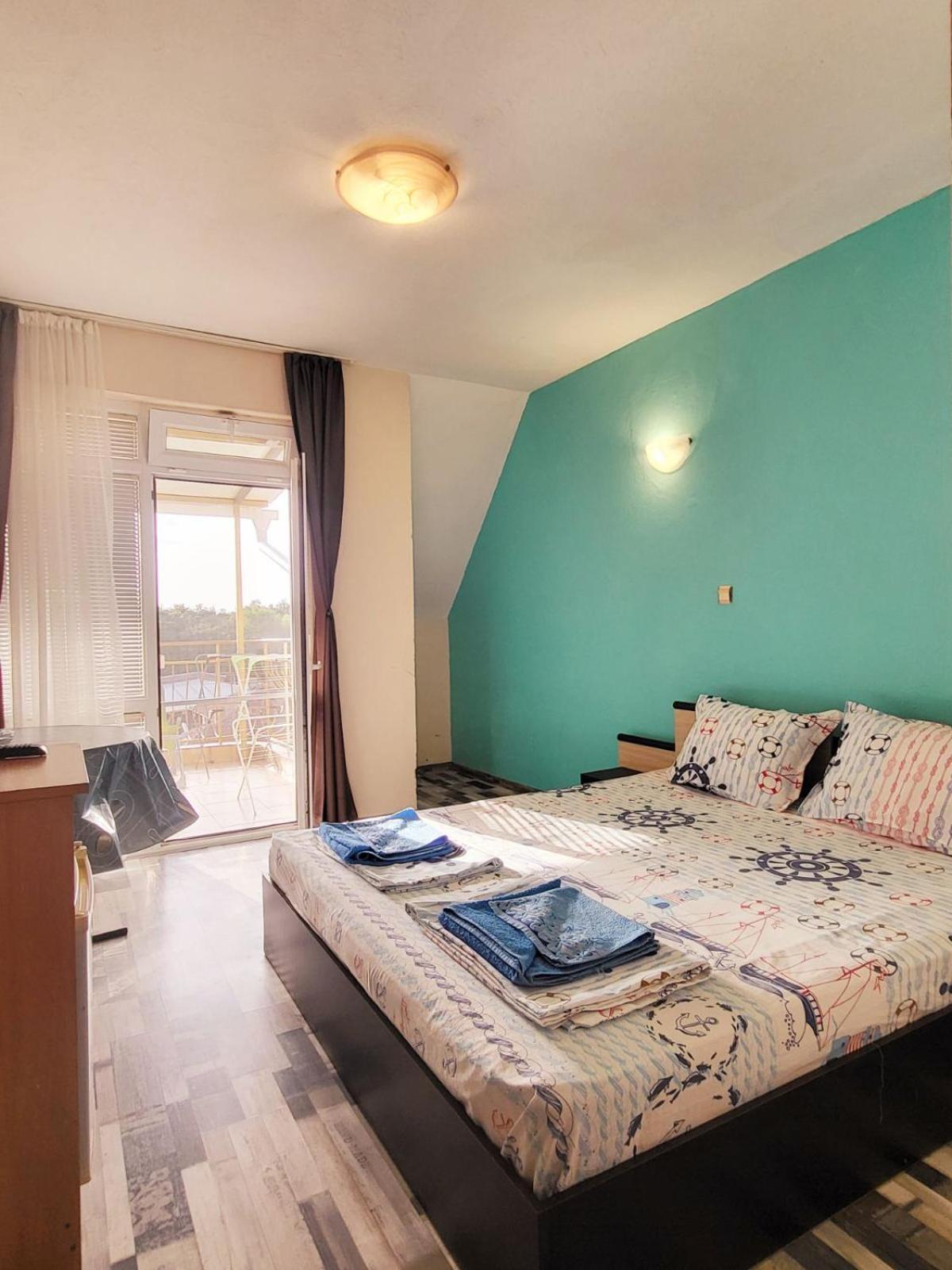 Kazlarov Guest House Китен Екстер'єр фото