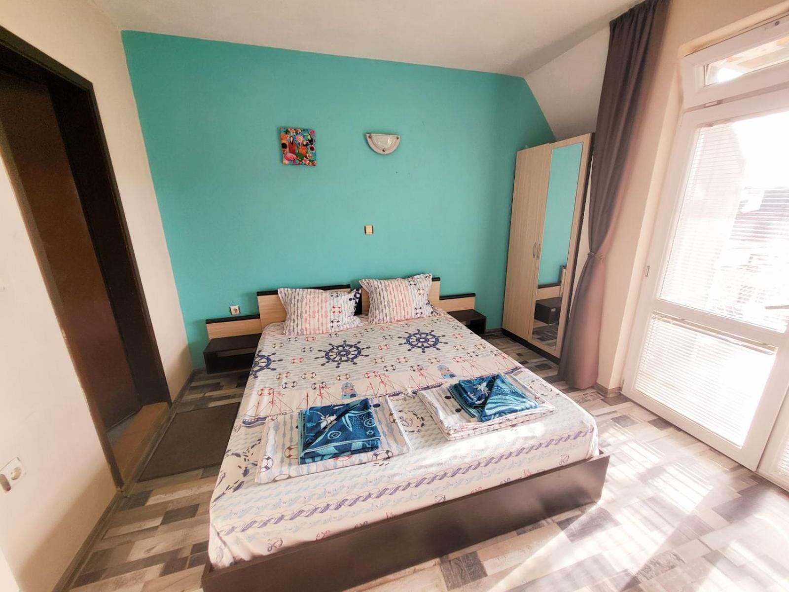 Kazlarov Guest House Китен Екстер'єр фото