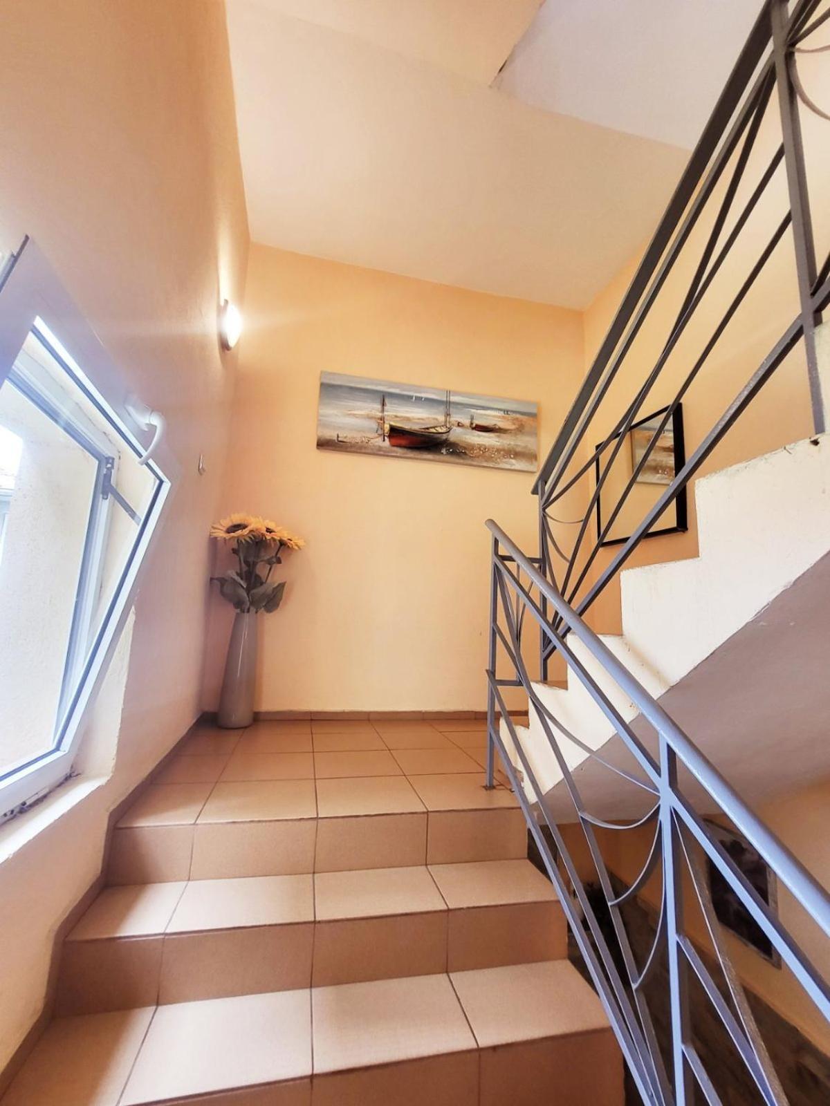 Kazlarov Guest House Китен Екстер'єр фото