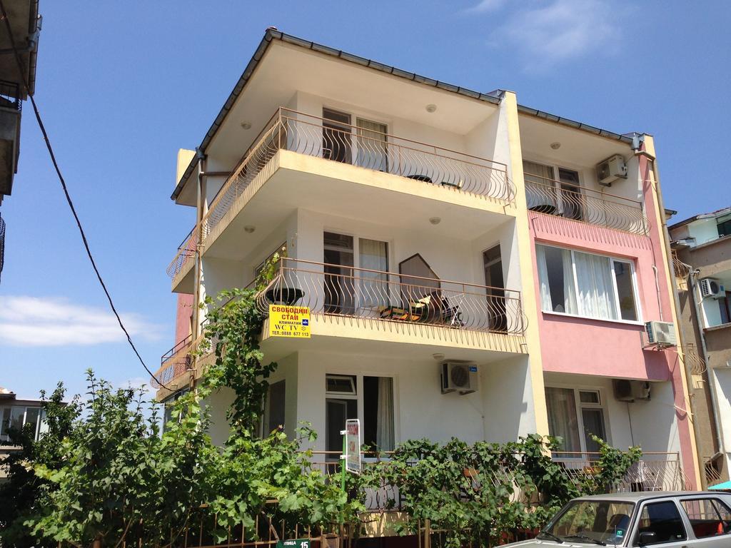 Kazlarov Guest House Китен Екстер'єр фото